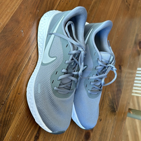 Nike Revolution 5 Men’s Sneakers Size 9 - Picture 2 of 6